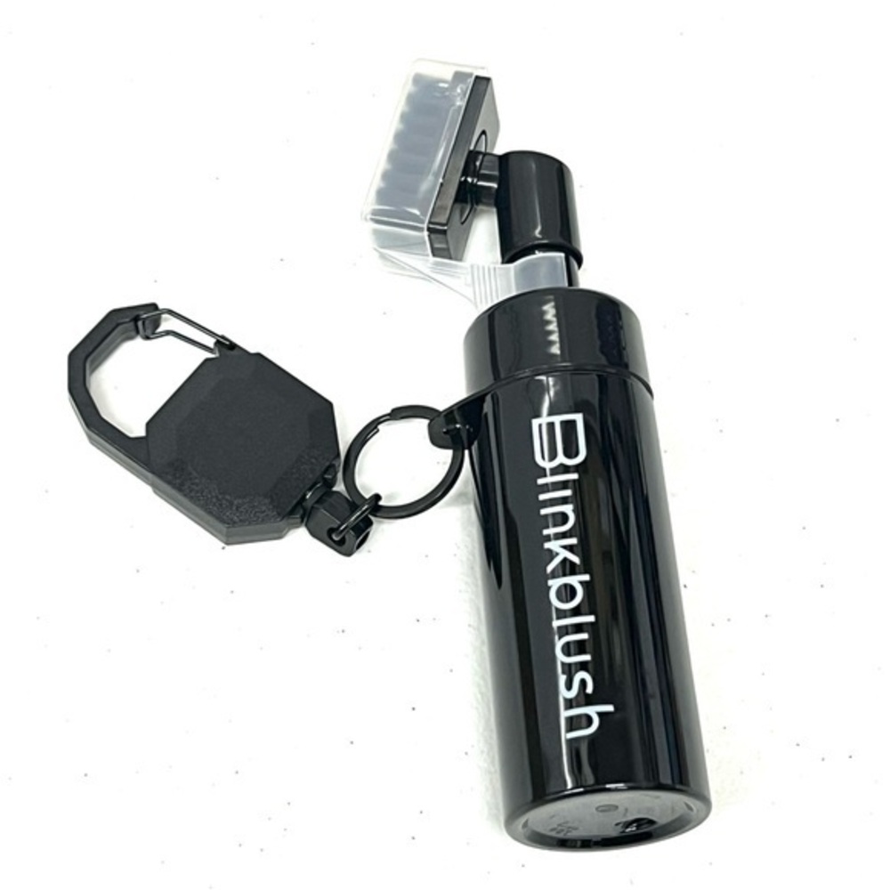 Golf club cleaner with retainer clip